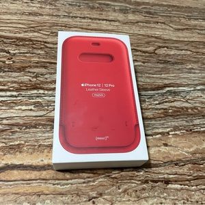 APPLE Red iPhone 12/12 Pro Leather Sleeve MagSafe in Color Scarlet